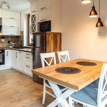 Karpacz4you NAD ŁOMNICZKĄ Apartament przy Deptaku 9,8 - Garaż - Polska Złota Jesień na szlaku !!! Apartament *